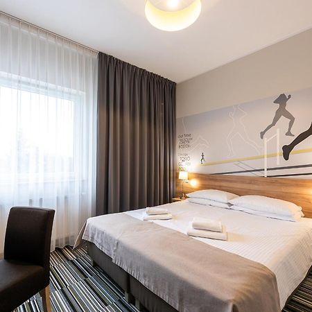 Hotel Maraton Szamotuły Exteriör bild