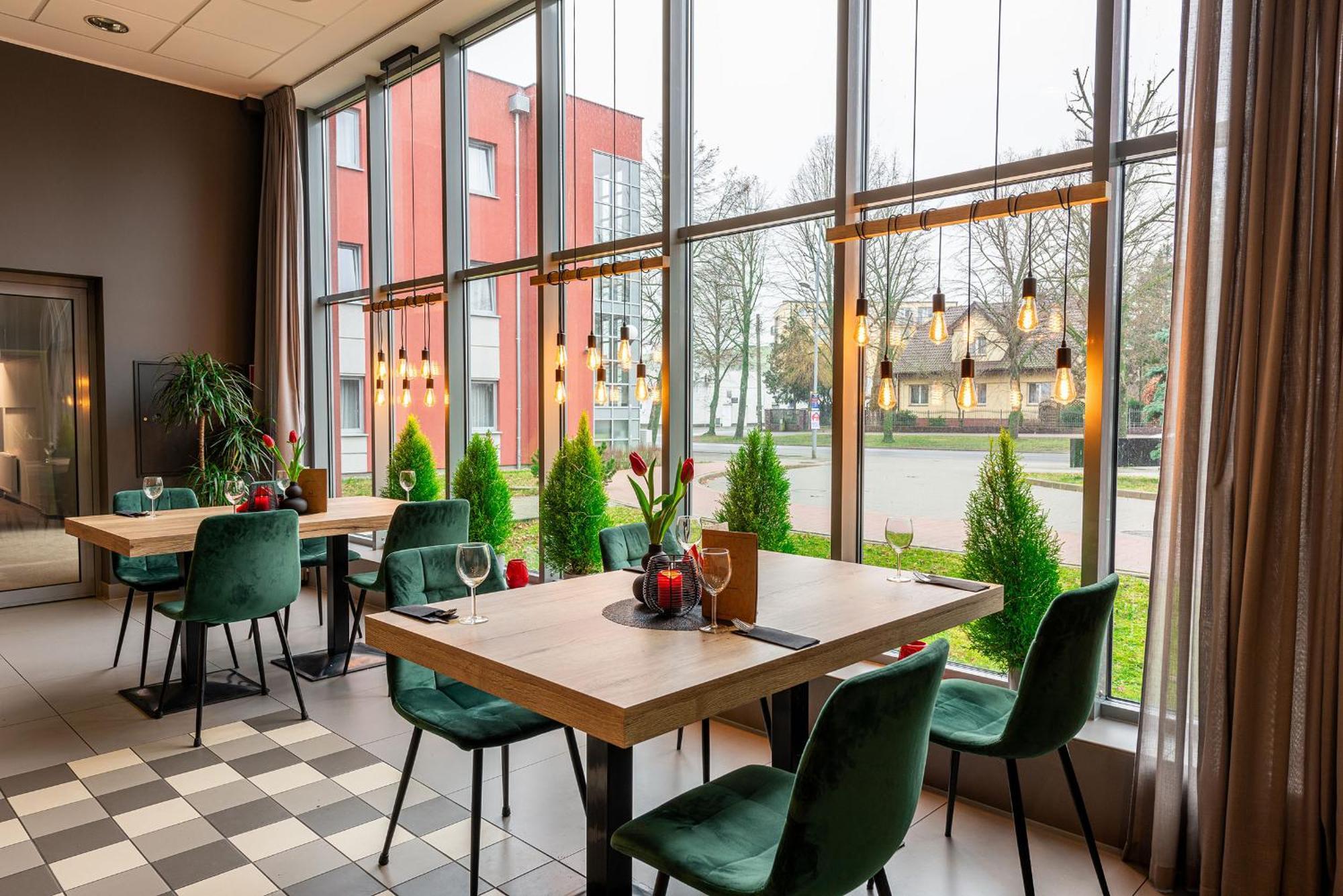 Hotel Maraton Szamotuły Exteriör bild